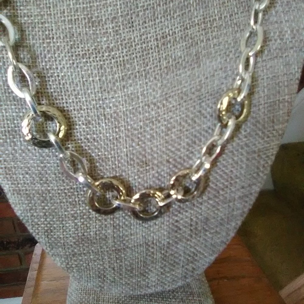 Chain Link Necklace - Picture 3 of 10